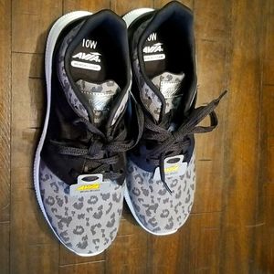 New Avia womens 10 Wide Width Cheetah print tennis shoes.